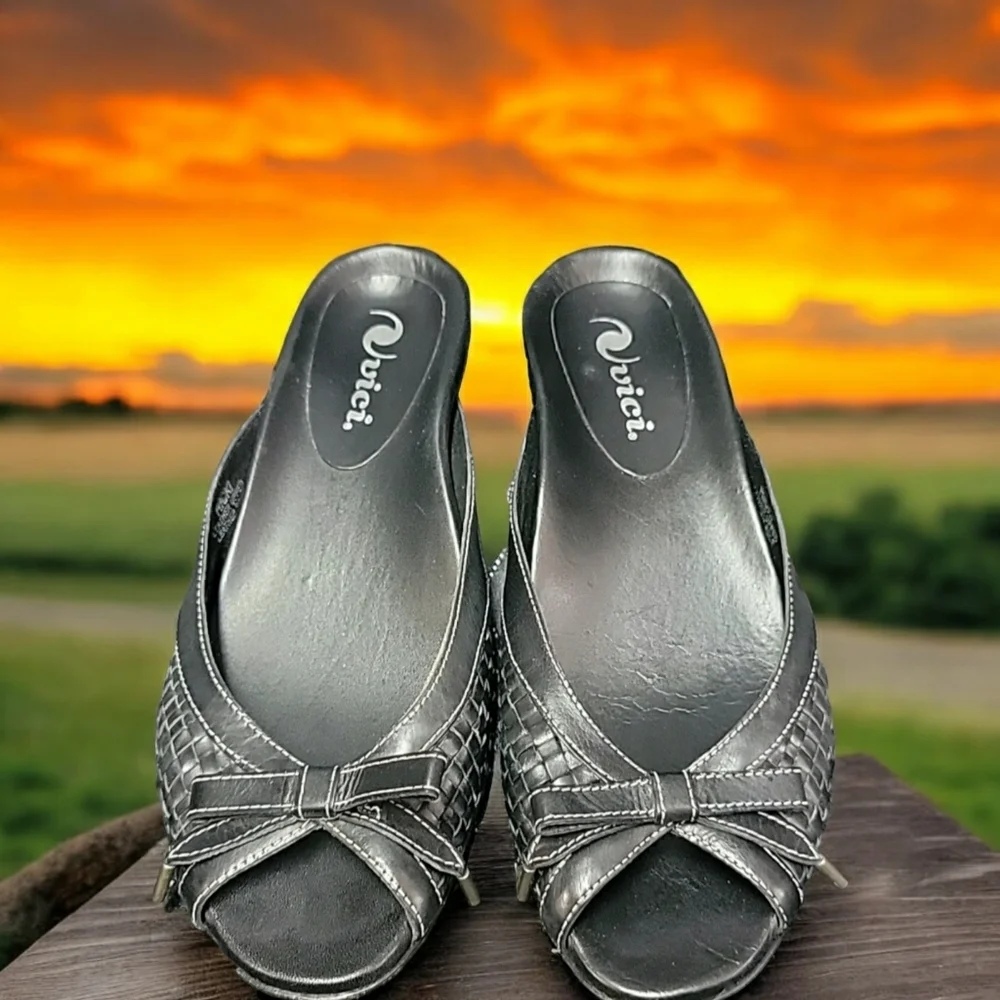 Vici Black Size 8 Weave slides with small heels.